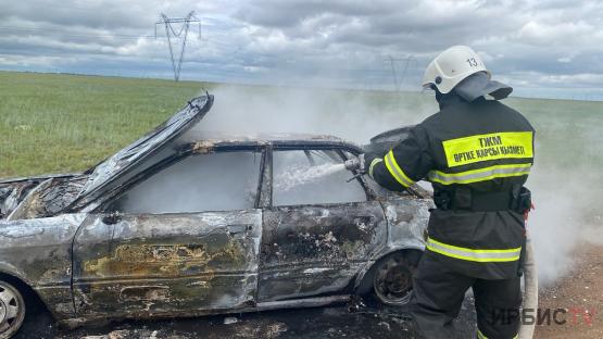 Автомобиль сгорел вблизи села в Павлодарской области